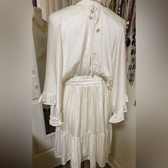 Elegant White Women's Dress - Picture 7 of 8